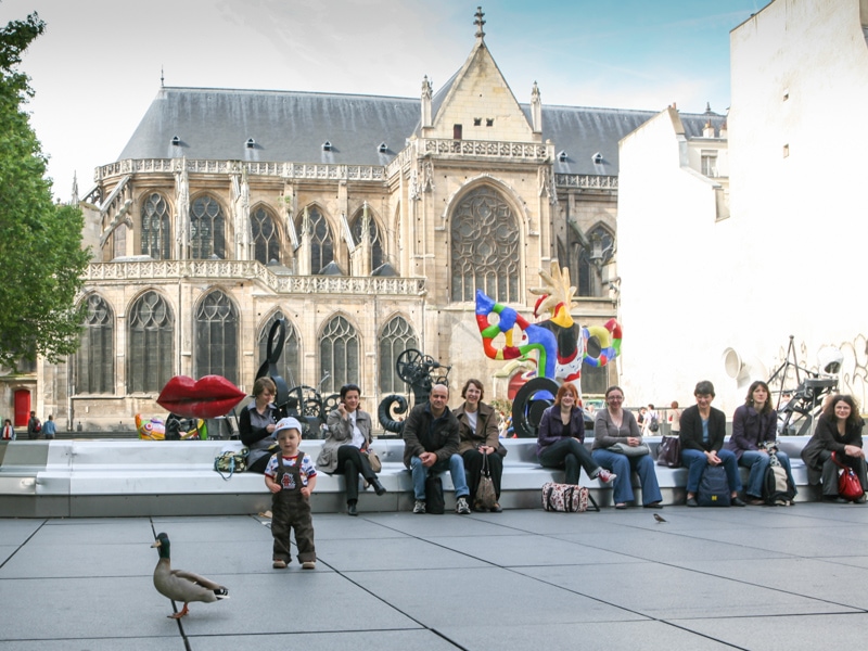 Kačenka před palácem Pompidou v Paříži