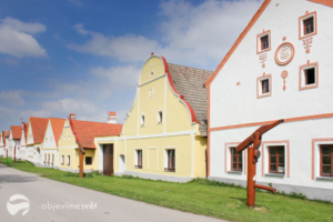 Památky UNESCO s dětmi - domky v Holašovicích