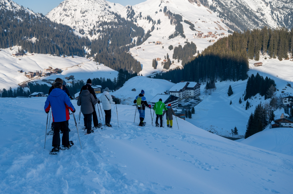Na sněžnicích si můžete vyšlápnout do kopců kolem Warthu i Schröckenu. 